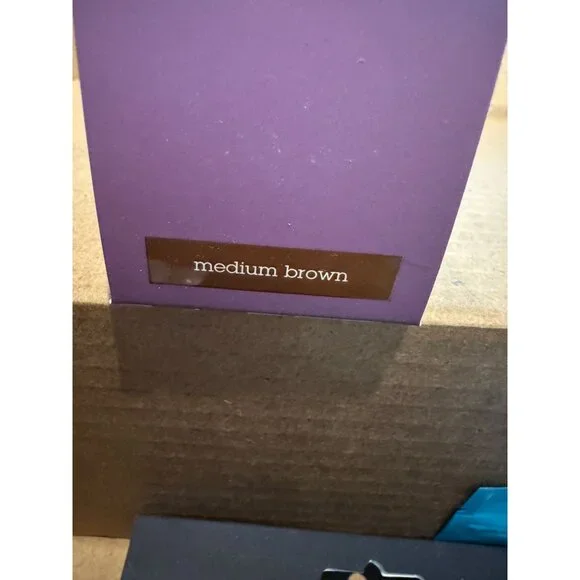 Style Edit Root Touch up, to Cover up Roots and Grays, Medium Brown Hair Color - Picture 5 of 6